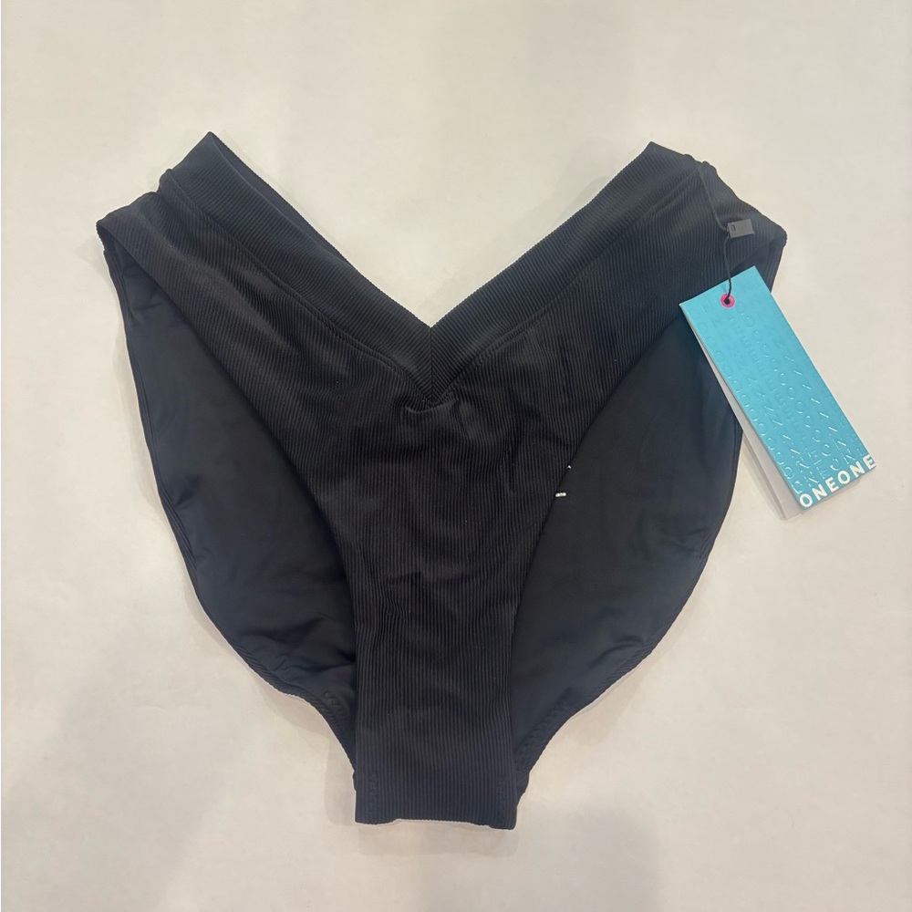 OneOne Swim Jesse black bottom size small